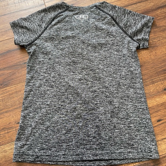Under Armour top - Picture 2 of 2